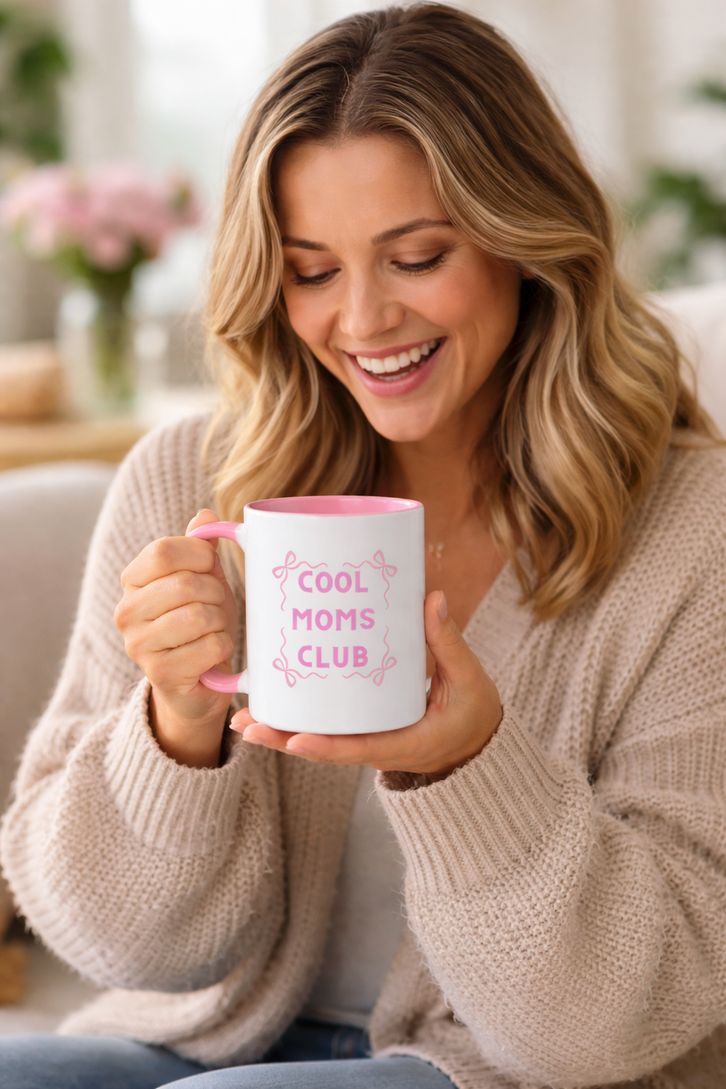 COOL MOMS CLUB Mug (Colored Handle)